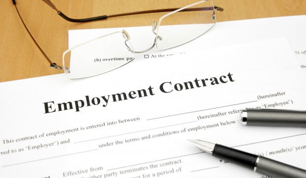 Reasons to Review an Employment Contract With an Attorney