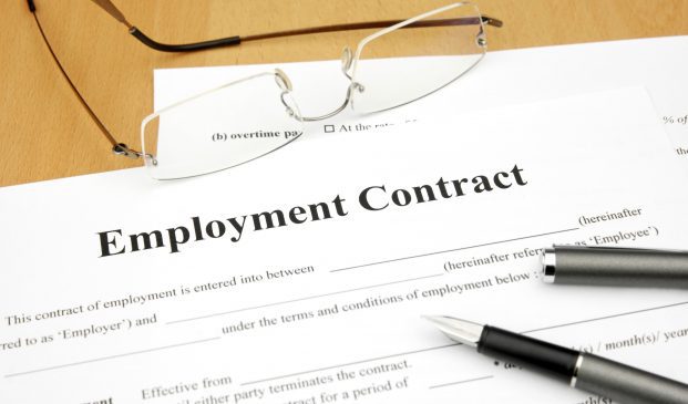 Reasons to Review an Employment Contract With an Attorney
